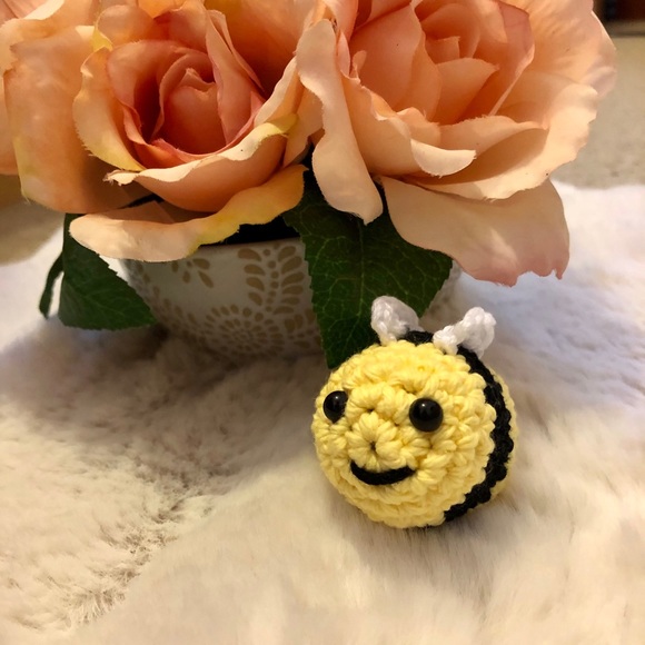 Crochet Bee Amigurumi-with/without keychain - Picture 3 of 10